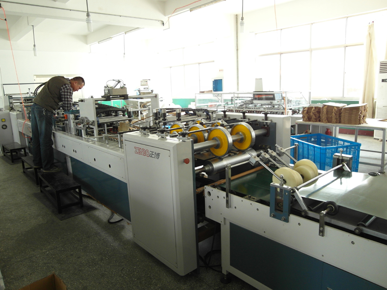 Automatic paper bag gluing machine-for edges